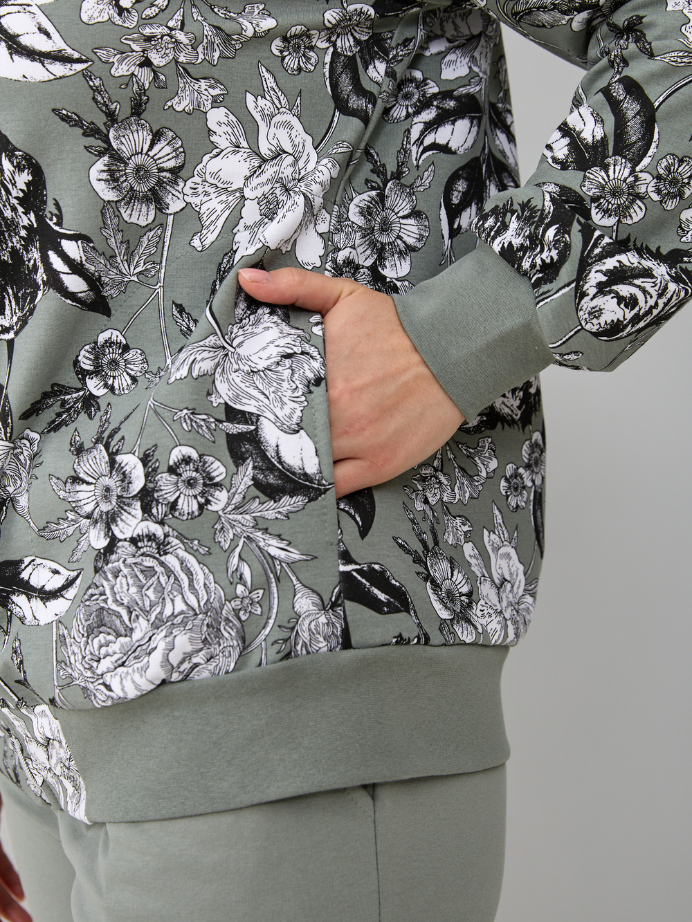 Костюм с брюками КБ-184/оливка-тюльпаны