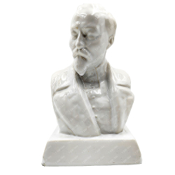 Бюст Дзержинского. Фарфор, белье. [ЛФЗ]. СССР. 1950-е годы.