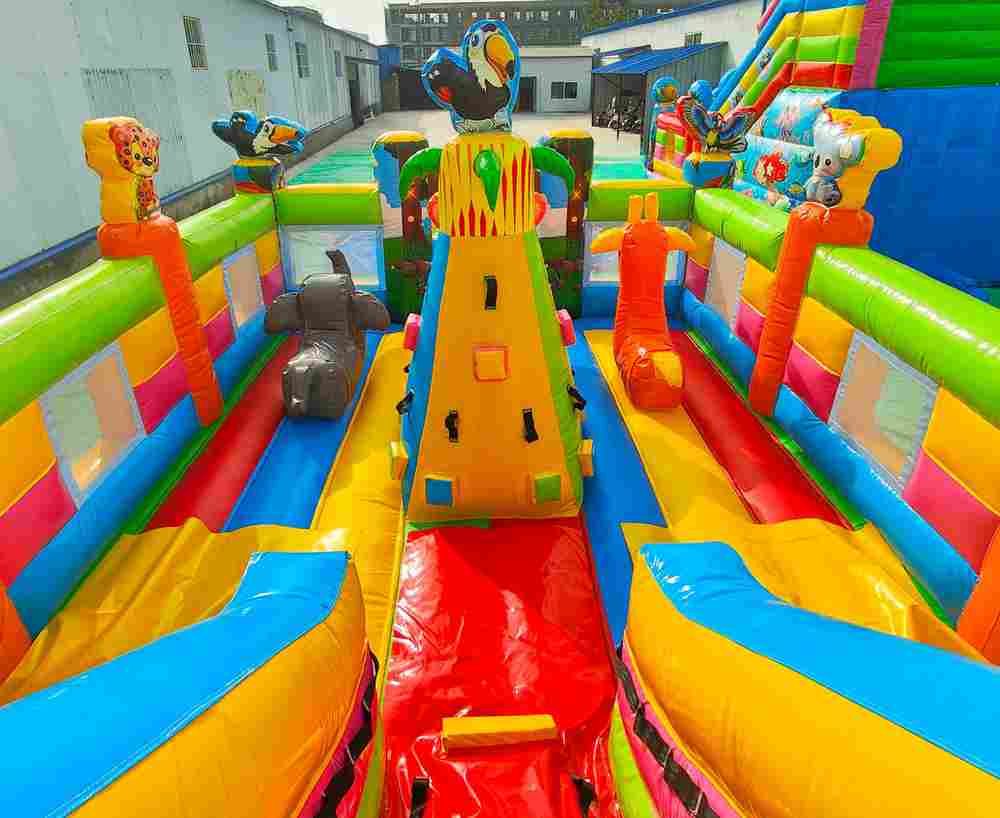 Коммерческий надувной батут «Звериная команда 2», 9х5х5 м