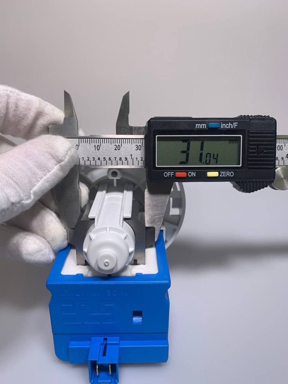 Помпа (сливной насос) для стиральной машины Beko на 8 защелках, GRE, подключение под фишку сзади