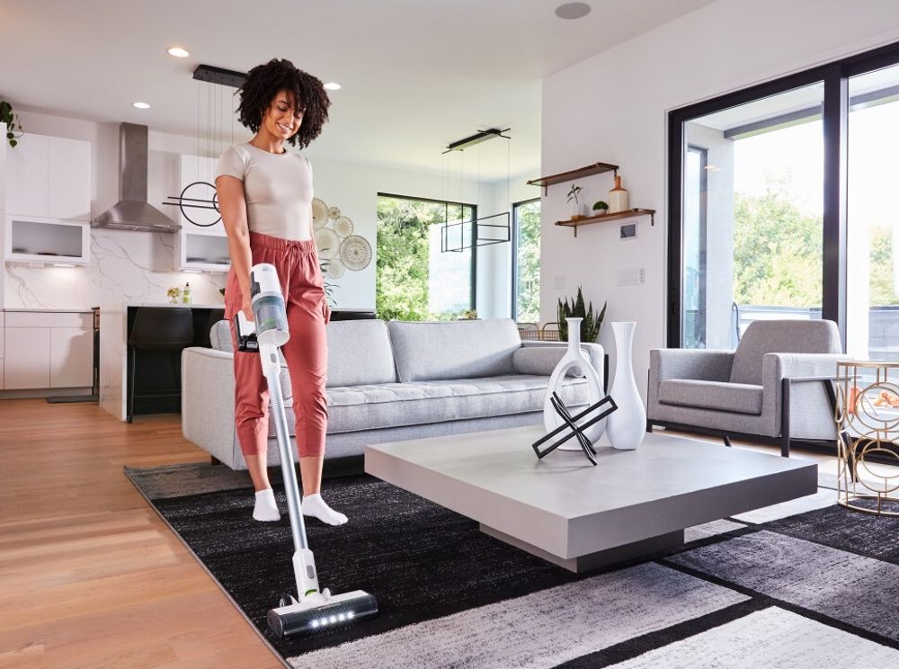 Пылесос беспроводной вертикальный аккумуляторный Greenworks 24В GD24SVK4D, Арт.4701107UB с АКБ 4 А*ч и ЗУ