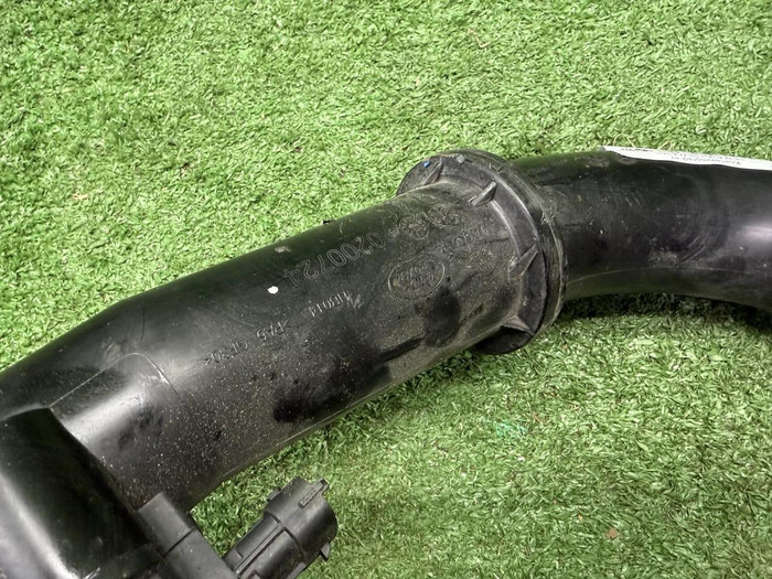 Патрубок интеркулера LR Discovery Sport (19-нв)