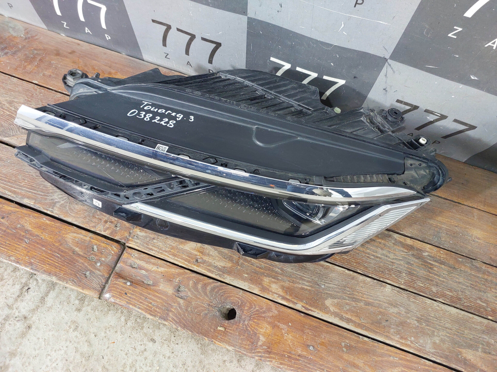 Фара левая Matrix LED Volkswagen Touareg 3 18-нв Б/У Оригинал 761941113