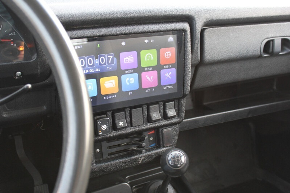 Консоль панели приборов LADA 4x4 под магнитолу 9 дюймов (до 15-06-2019)