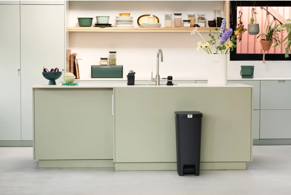 Brabantia Контейнер для мусора StepUp 40л Темно-серый 800023