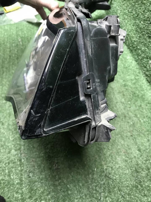 Битая Фара правая Land-Rover Discovery 5 16-21 LED