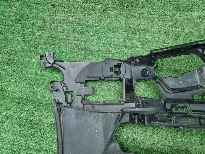 Кронштейн переднего бампера BMW 5er G30 (17-20)