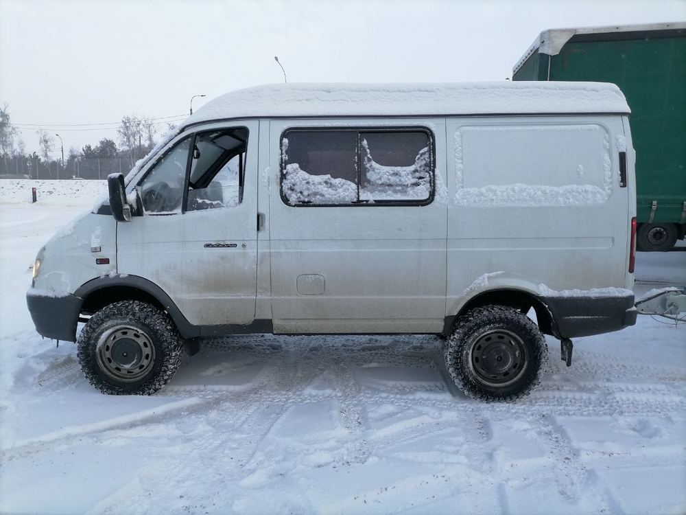 GAZ SOBOL Цельнометаллический 27527-773 (Бензиновый, 2,7 л, 107 л.с. 4WD)