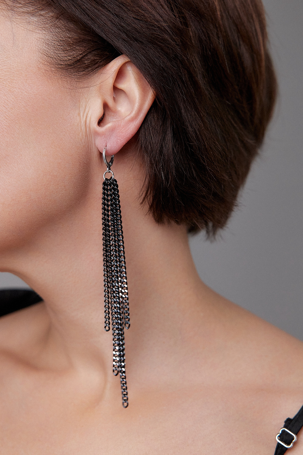 Серьги длинные цепочки на замке левербек, черные с серебряными гранями