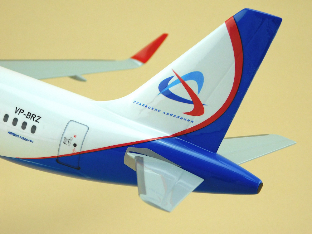 Модель самолета Airbus A320NEO (М1:100, Ural Airlines)