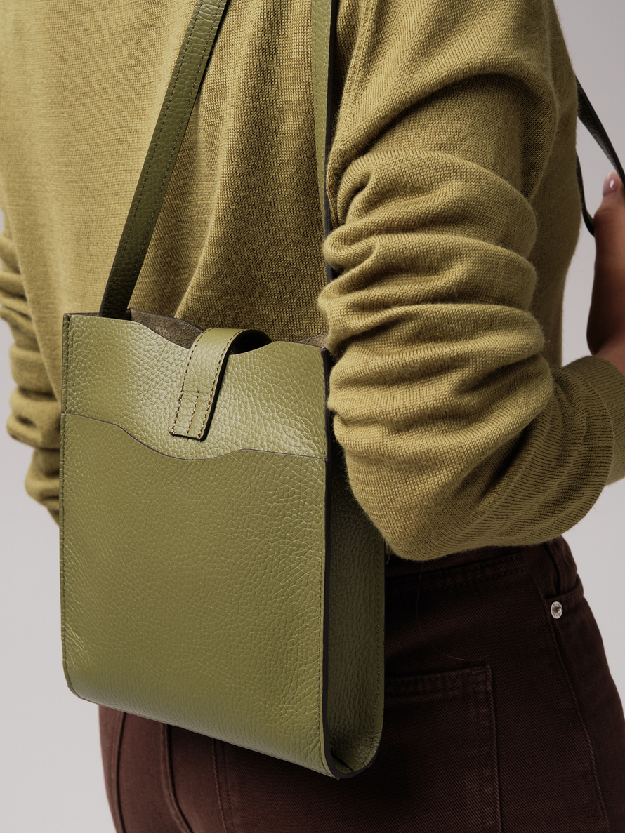 Женская кожаная сумка кросс-боди DBR 30919 зеленая водоросль