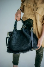 Женская плетеная сумка из натуральной винтажной кожи черного цвета