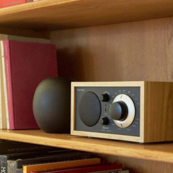 Tivoli Model One BT Дуб/Черный [Oak/Black] — радиоприемник с Bluetooth