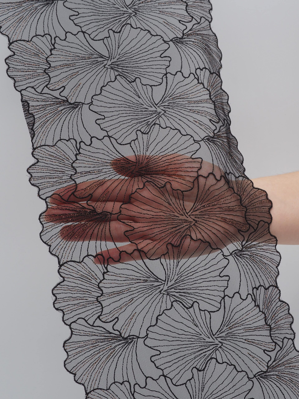 Вышивка на сетке черная с золотым люрексом неэластичная ширина 21 см