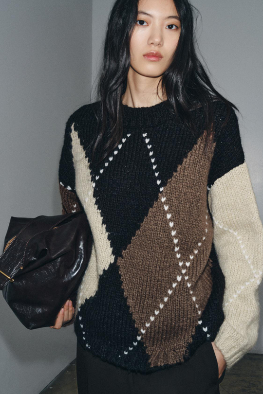 ZARA ТРИКОТАЖНЫЙ ДЖЕМПЕР С УЗОРОМ «РОМБЫ», ЧЕРНЫЙ/ЭКРЮ