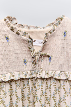 ZARA ПЛАТЬЕ С ЦВЕТОЧНЫМ ПРИНТОМ И КОКЕТКОЙ, СВЕТЛО-БЕЖЕВЫЙ