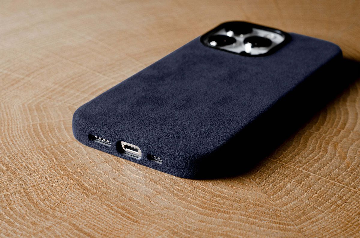 Hard Graft Fuzzy Navy Blue — чехол из алькантары для iPhone