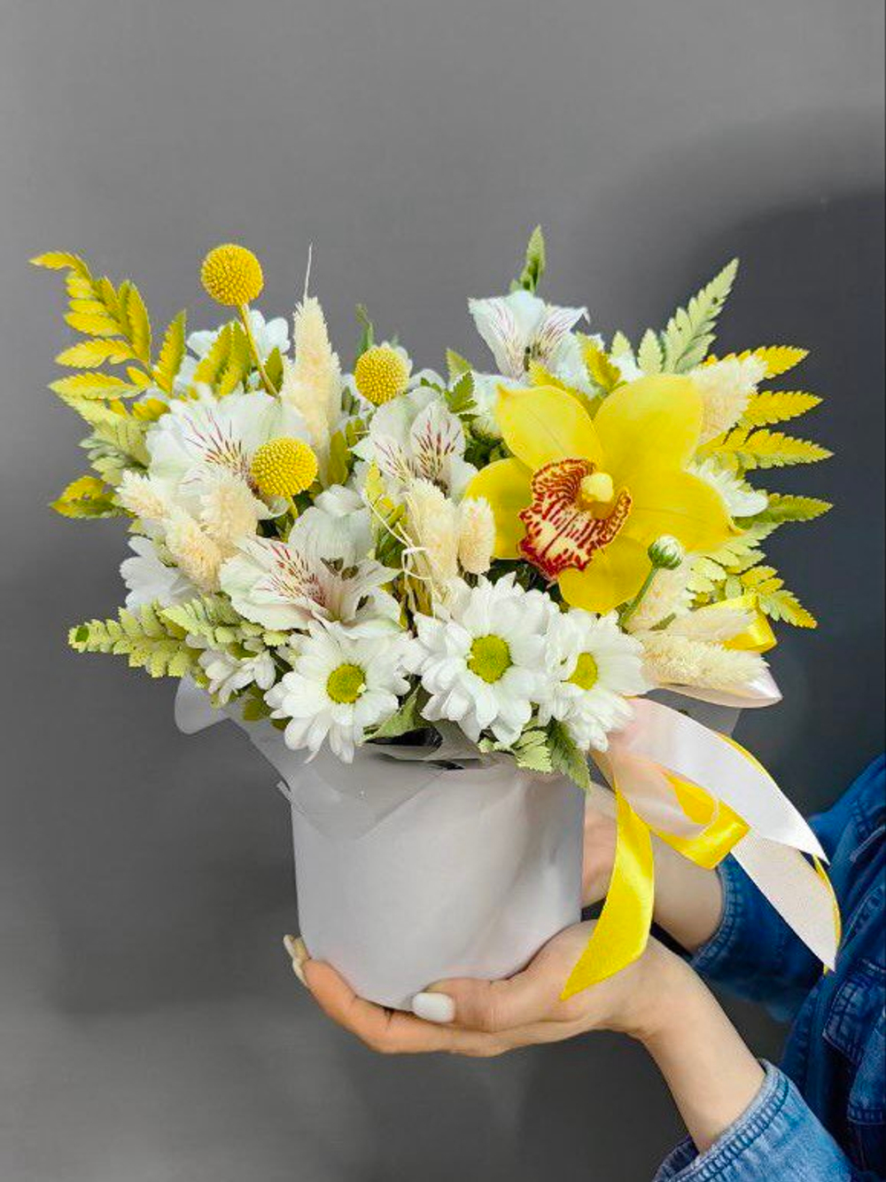 Авторская композиция с орхидеей и сухоцветами