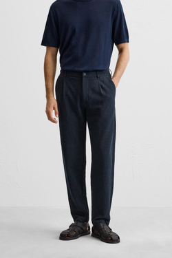 ZARA БРЮКИ ИЗ РЕЛЬЕФНОЙ ТКАНИ С ЗАЩИПАМИ, МОРСКОЙ СИНИЙ