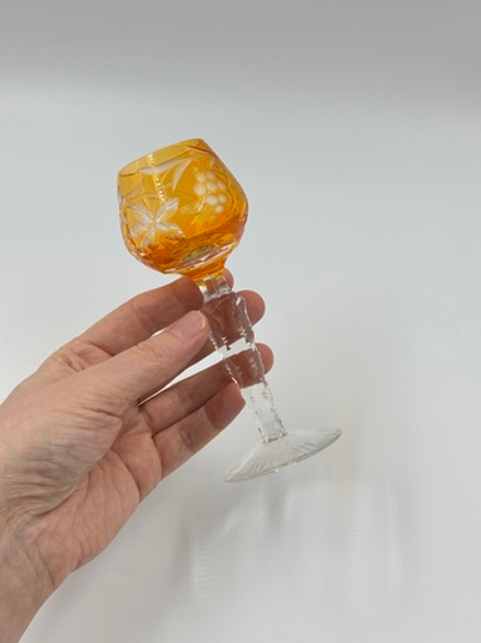 Рюмка с оранжевой чашей