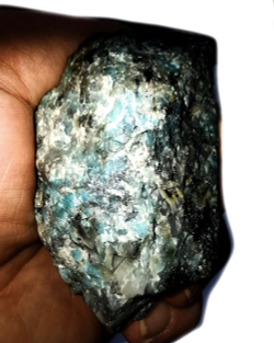 Изумруд(берилл) в породе асс.