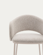 Полубарный стул Maina из плотной бежевой шенилли и ножками в бежевой отделке, 65 см