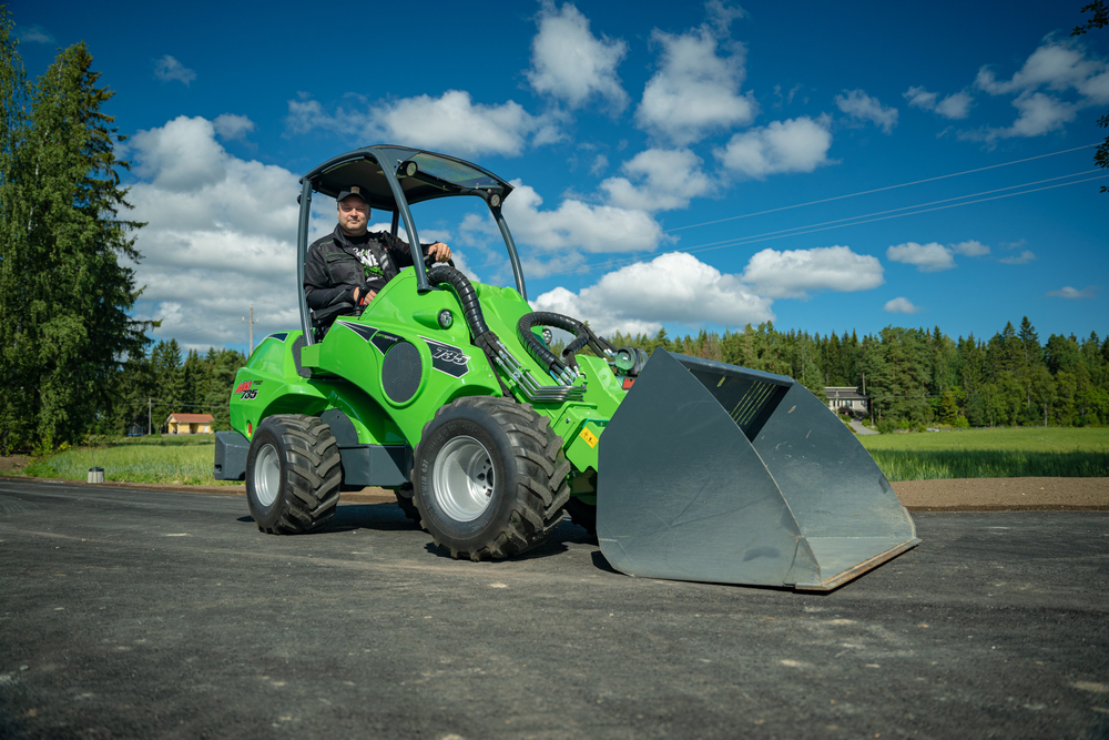 Avant 700 серии — мини-погрузчики для профессионалов