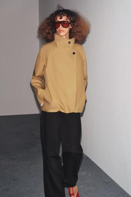 ZARA КОРОТКИЙ ТРЕНЧ В СТИЛЕ МИНИМАЛ — ZW COLLECTION, КАРАМЕЛЬНЫЙ
