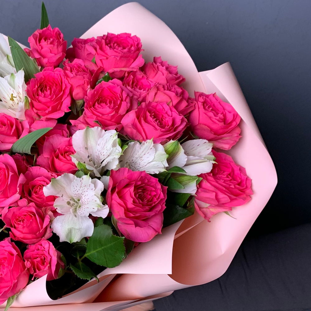 Букет "Сторми" альстромерия и кустовая роза