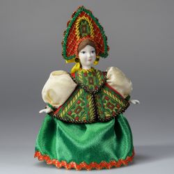 Сувенирная кукла в душегрее