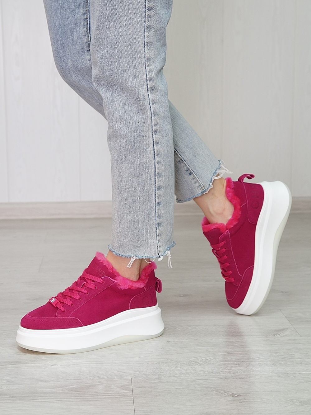 Кроссовки женские зимние