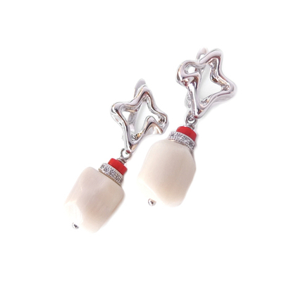 Серьги с белым и красным кораллом и стразами