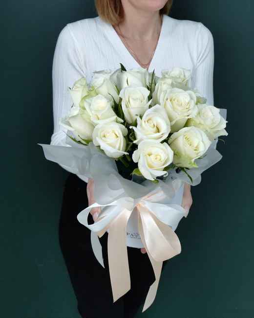 Роза белая в коробке,17шт(00222)