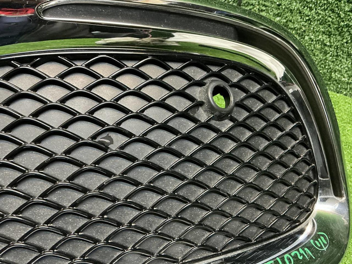 Решетка бампера LH Mercedes S Z223 (20-нв) Maybach