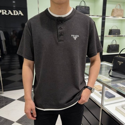 Футболка Prada