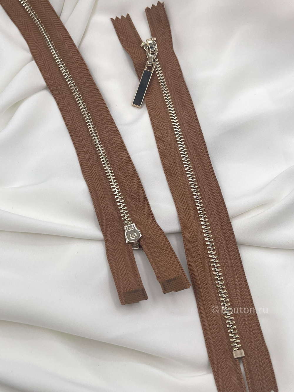 Молния коричневая золото