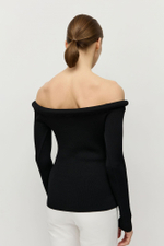 Джемпер с открытыми плечами