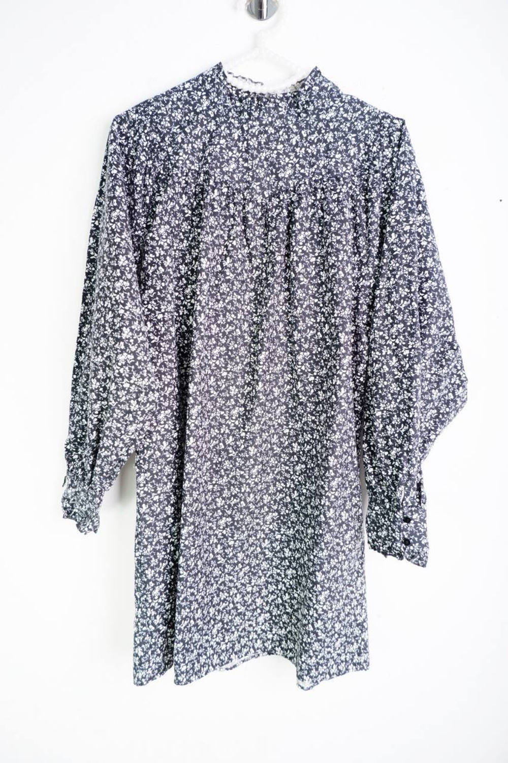 Платье Zara свободного кроя, маркировка XS, визуально на 42 размер