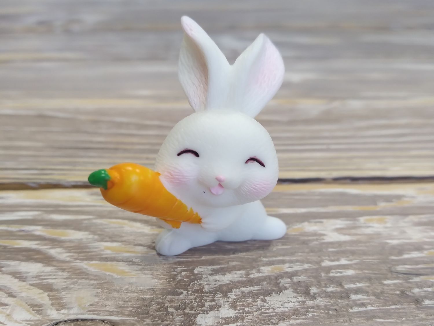 заяц с морковкой 4см  (D1026А)