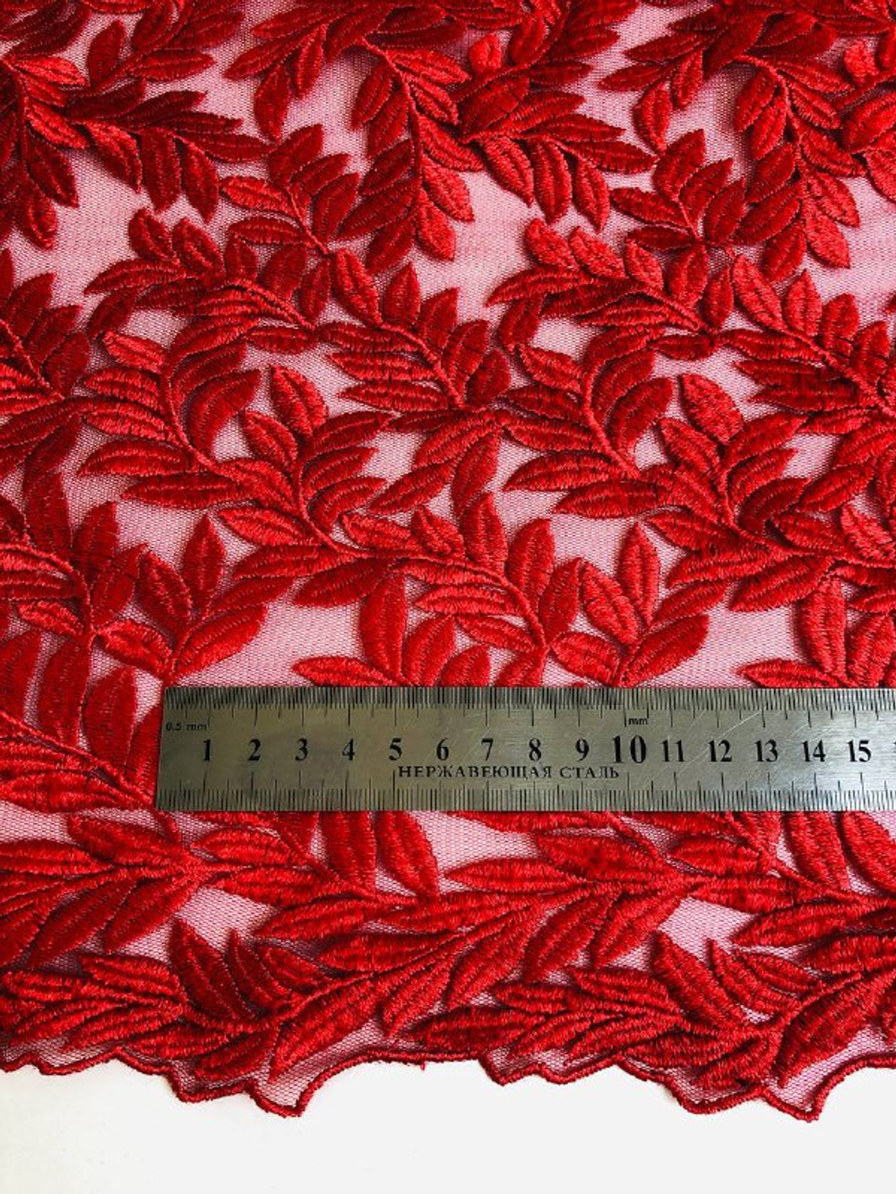 Сетка вышивка красный, листья