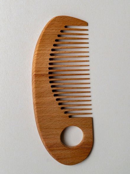 Гребень из бука "Глазок" редкие зубья