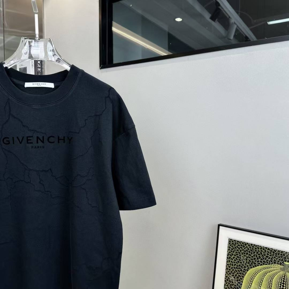 Футболка Givenchy