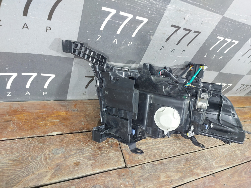 Фара левая LED Toyota Land Cruiser 200 15-21 Новая 8110660K12
