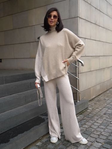 Бежевый костюм из кашемира