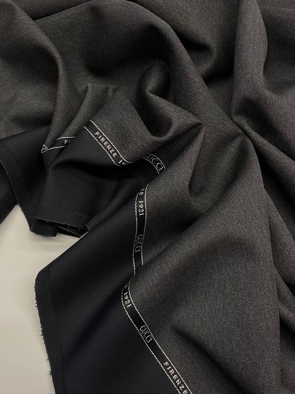 Шерсть костюмная Gucci серая