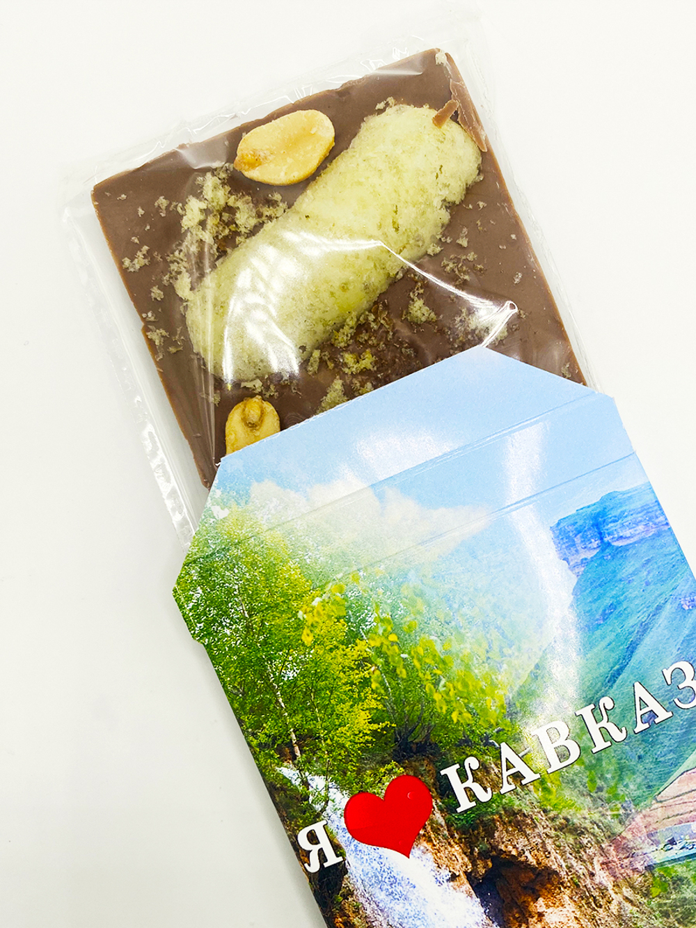 Молочный шоколад с соленым арахисом и кукурузными палочками