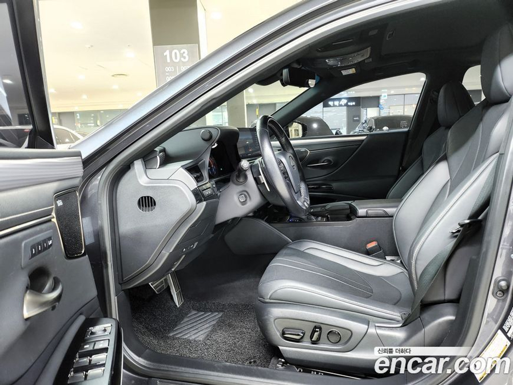 Lexus ES300h 7 Generation F-Sport (12.2021)