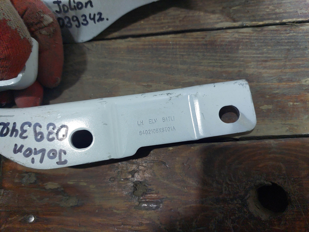 Петля капота правая левая комплект Haval Jolion 21-нв Б/У Оригинал 8402108XST01A