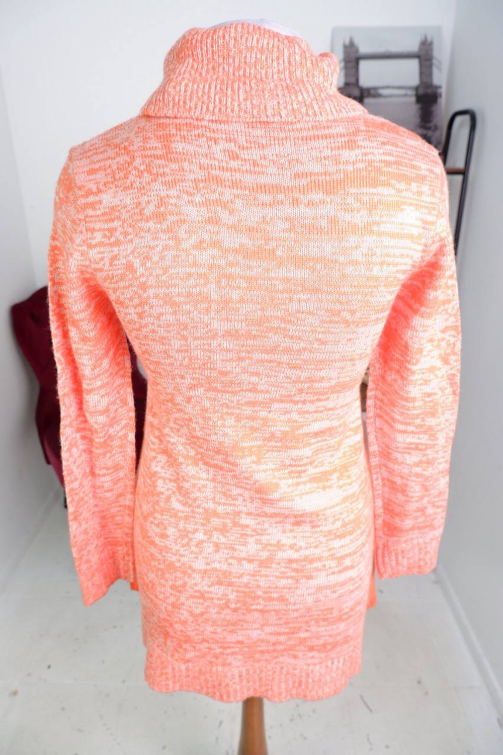 Джемпер яркого цвета из шерсти, визуально на 44/46 размер