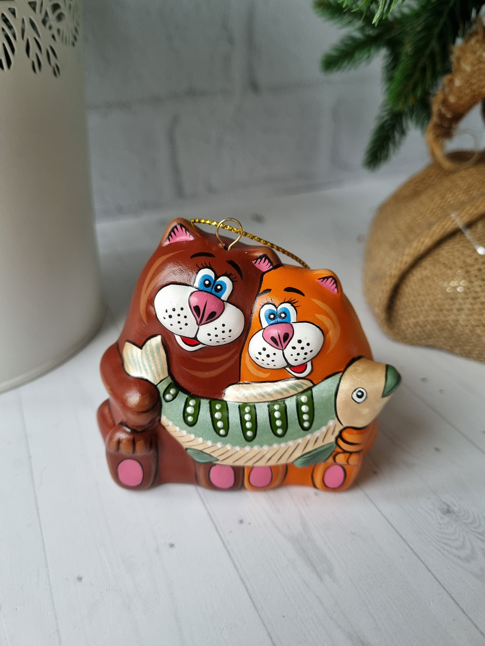 Котики рыбаки ёлочная игрушка из фарфора